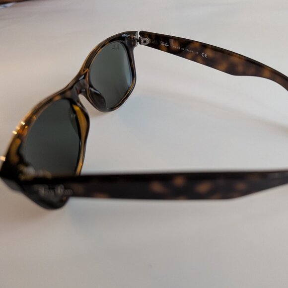 Ray-Ban NWOT New Wayfarer Classic Polished Tortoise Sunglasses - Picture 6 of 8